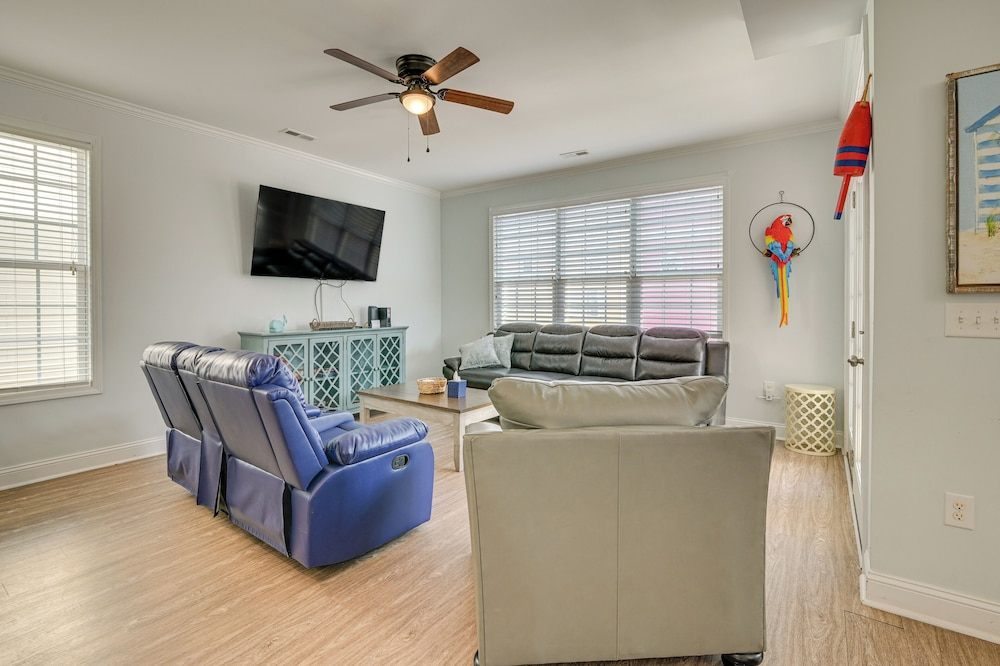 1 Block to Shore: Myrtle Beach Home w/ Pool Access