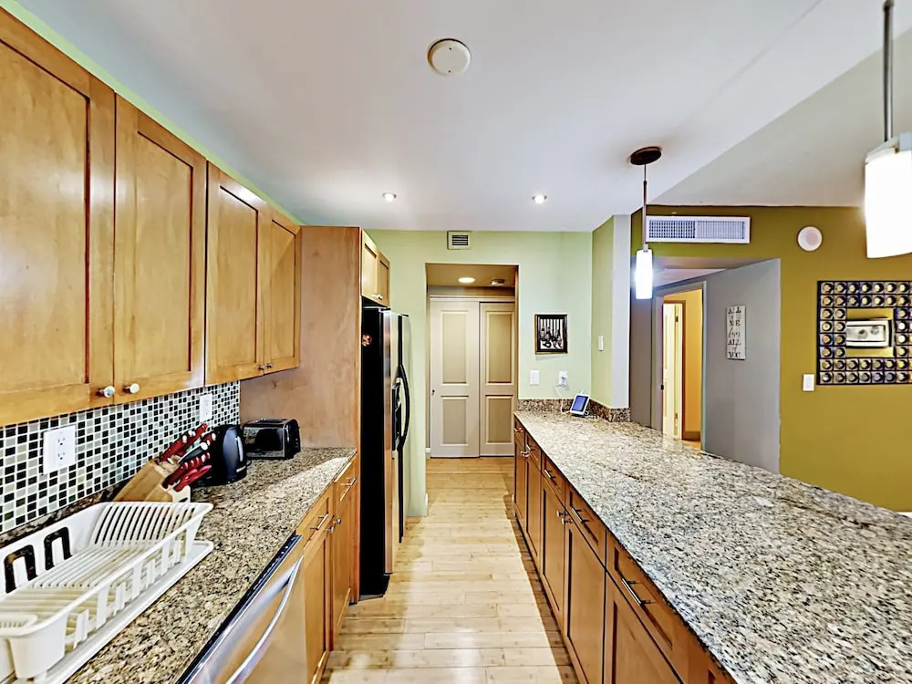 New Listing! Oceanview W/ Pool & Balcony 1 Bedroom Condo