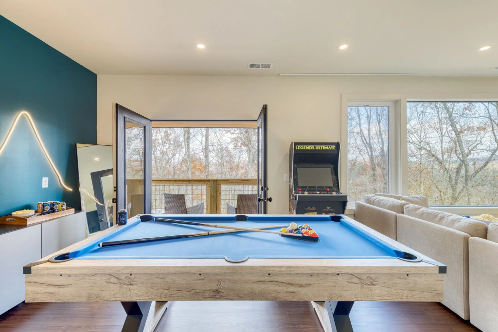 Dark Horse by Avantstay Secluded 5bdr w/ Hot Tub, Game Room, Deck Forest Views