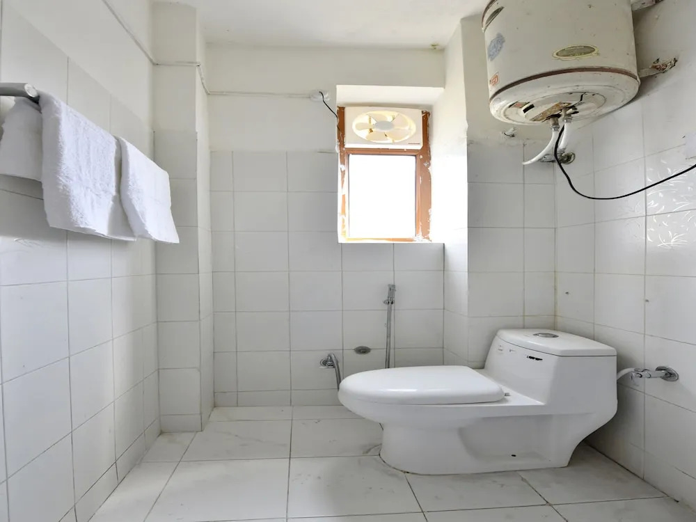 OYO 12846 Hotel Sunita