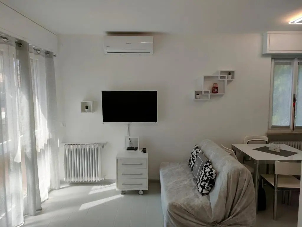 Appartamento Mirabell, FRONTE SPIAGGIA, VISTA MARE CON PARCHEGGIO