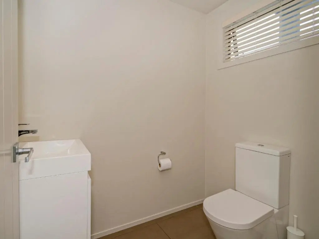 Lakeside Villa Retreat - Matarangi Downstairs Unit