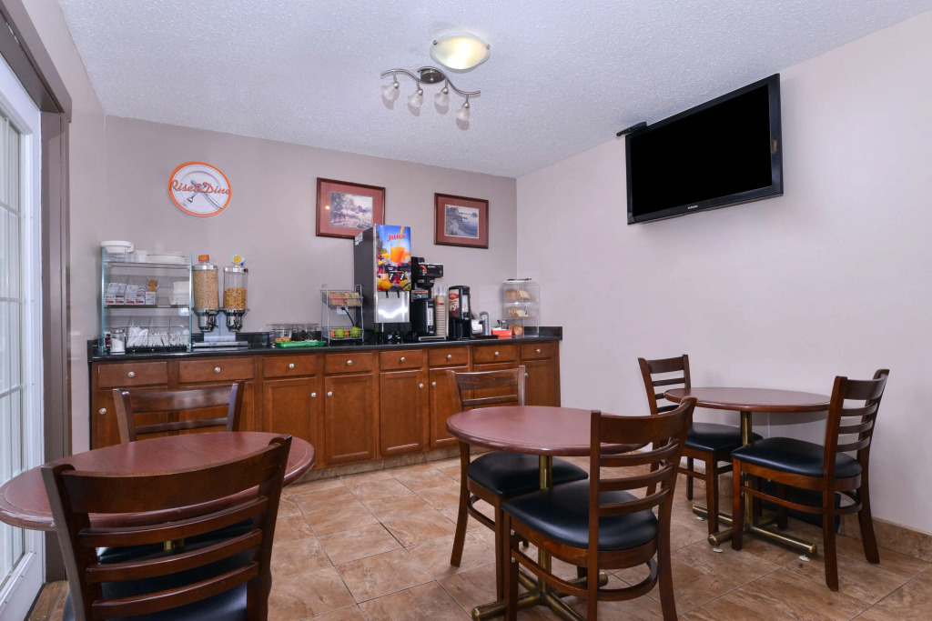 Canadas Best Value Inn & Suites-Vernon