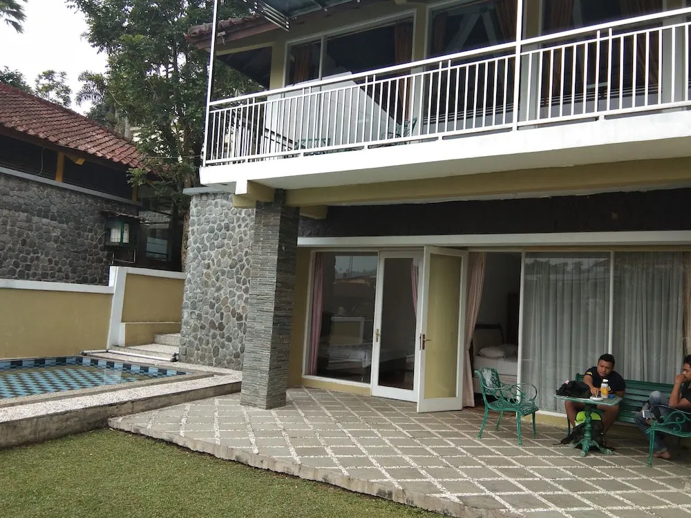 Villa Danau 5 Bedroom for 50 pax