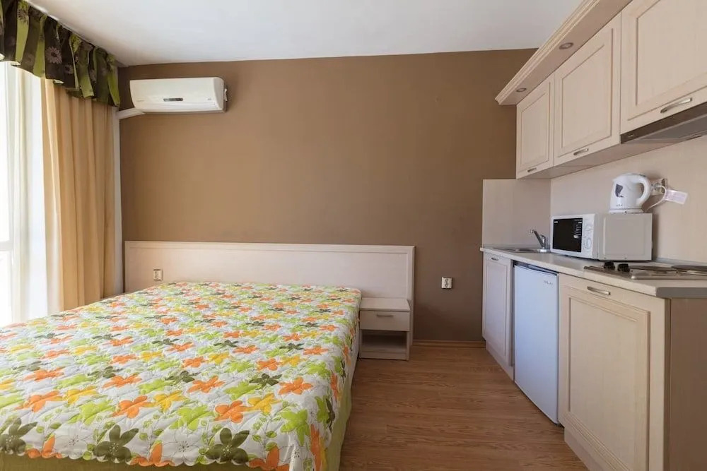 Cosy Studio with Kitchen & Balcony