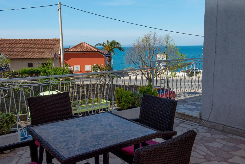 Robi - 50m From Beach - SA4