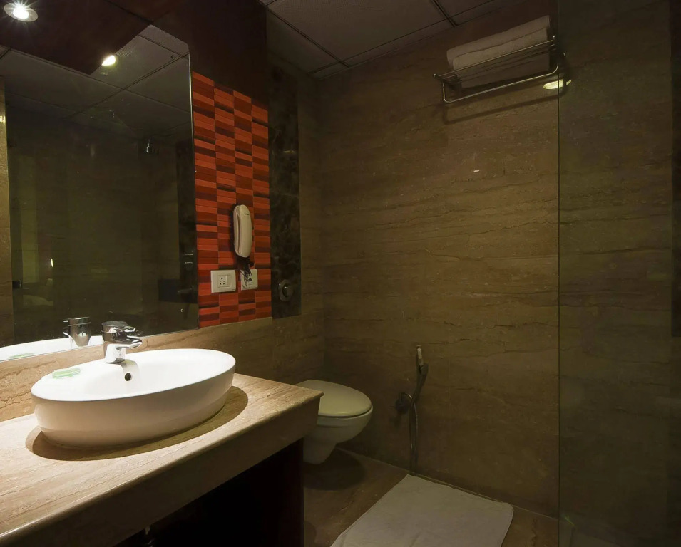 Hotel Aura - 05 Mins from New Delhi Railway Station & Connaught Place