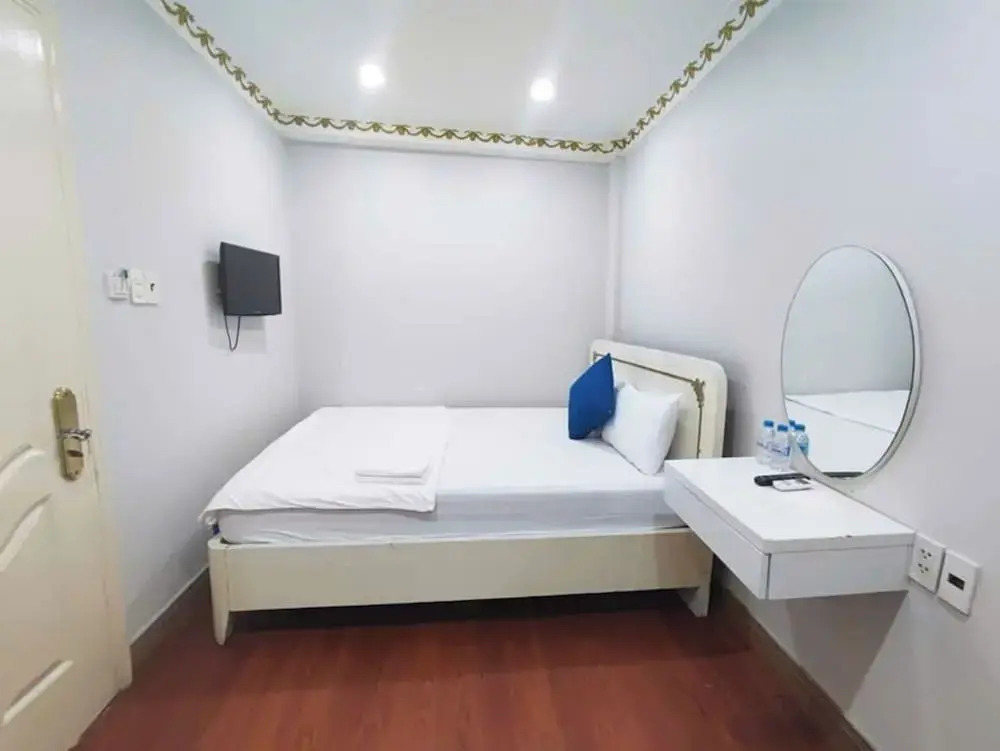 Crowne Meow Bui Vien Hotel 2