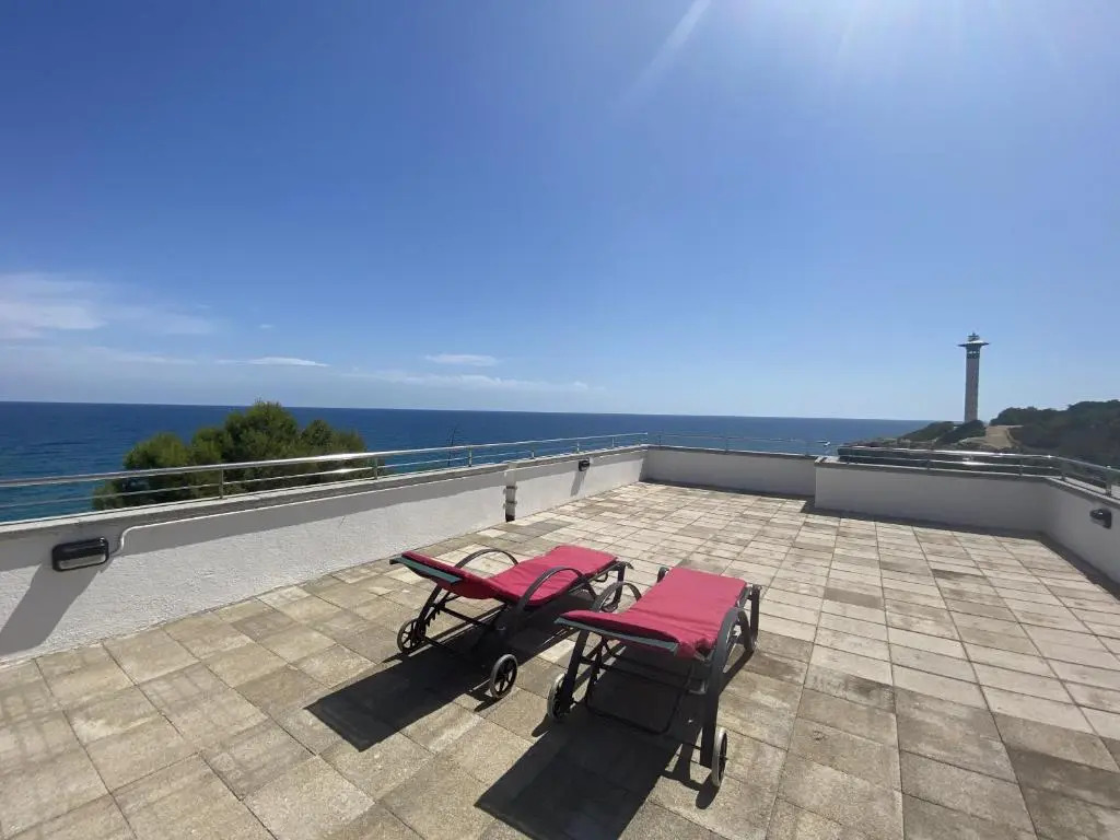 TarracoHomes, TH52 Villa Lighthouse con Piscina Privada, Terraza, y Vistas al Mar
