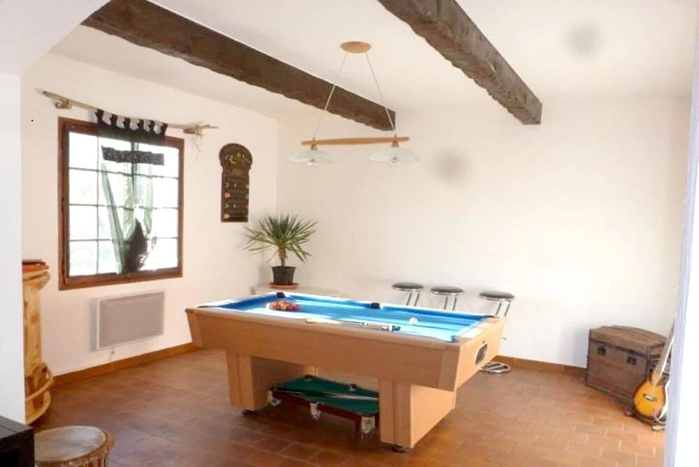 Villa With 6 Bedrooms in Cannes-et-clairan, With Wonderful Mountain Vi