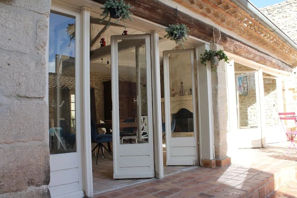 LA DEMEURE Bed and Breakfast