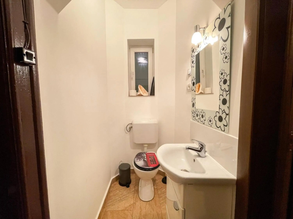 Central apartment w/ fire place - ground floor