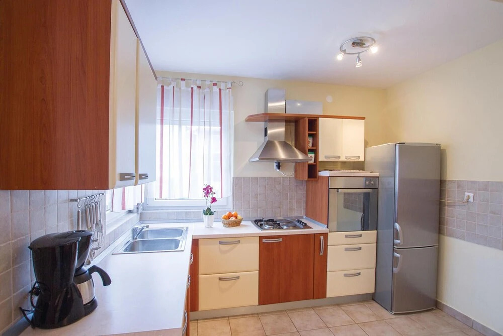 Beautiful Home in Palit With 4 Bedrooms and Wifi