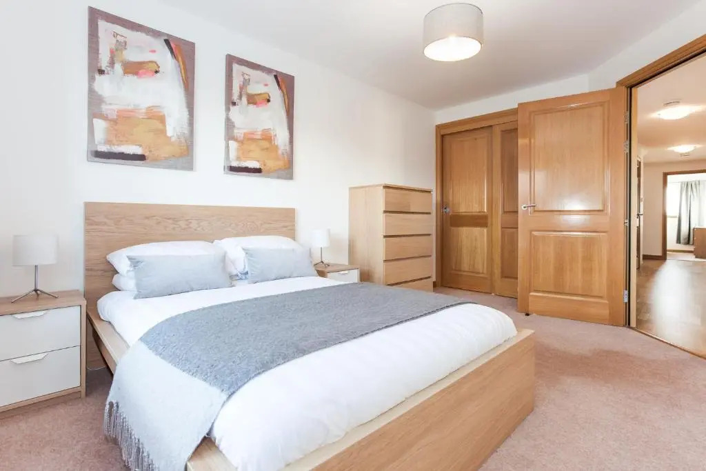 Executive Riverside 3 Bed Apartment