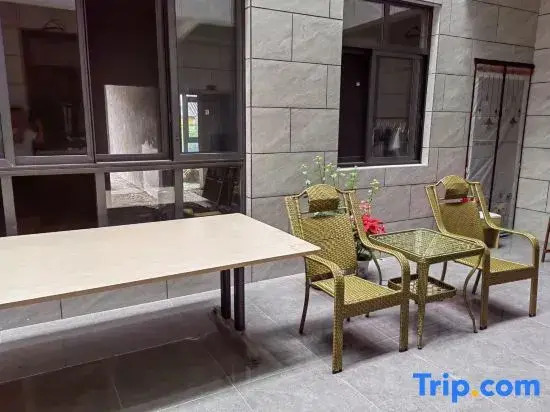 Qingcheng Mountain Banshan Bianxia Homestay