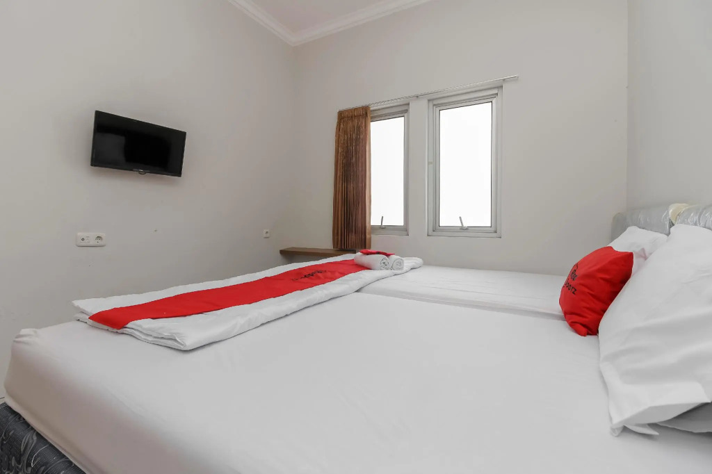 RedDoorz near Central Park Mall