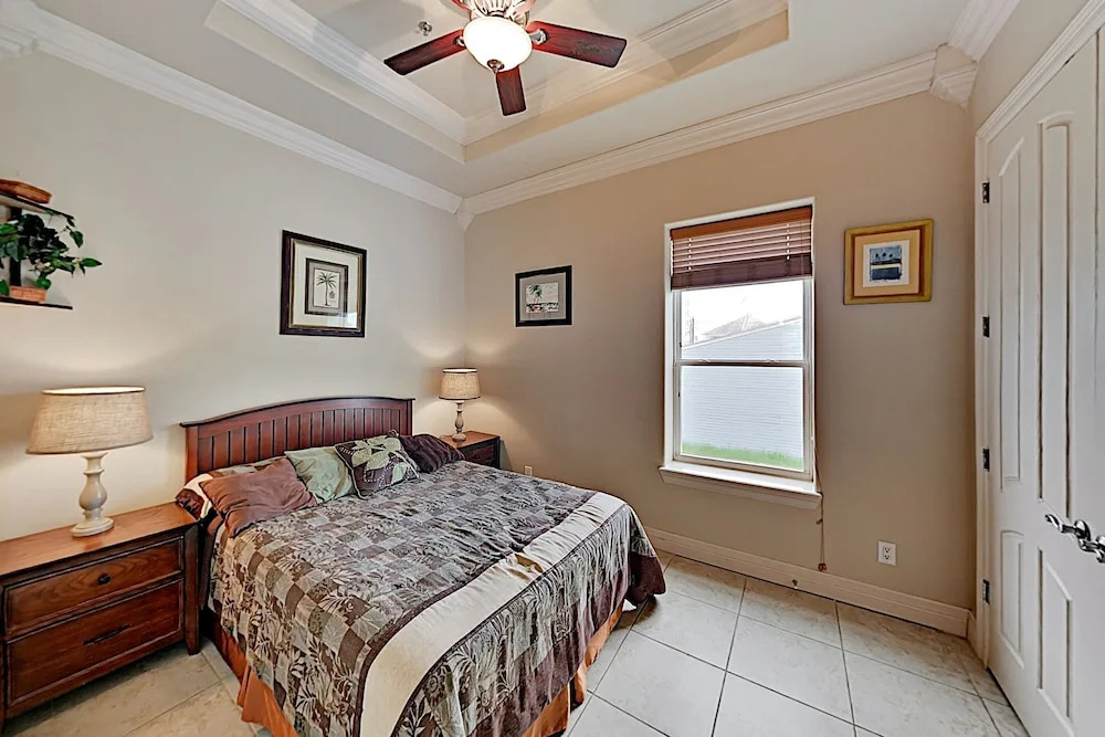Prime Island Escape W/ Pool - Steps To The Sand! 2 Bedroom Condo