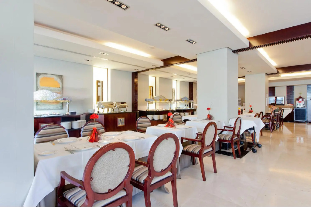 Hotel Andalucía Center