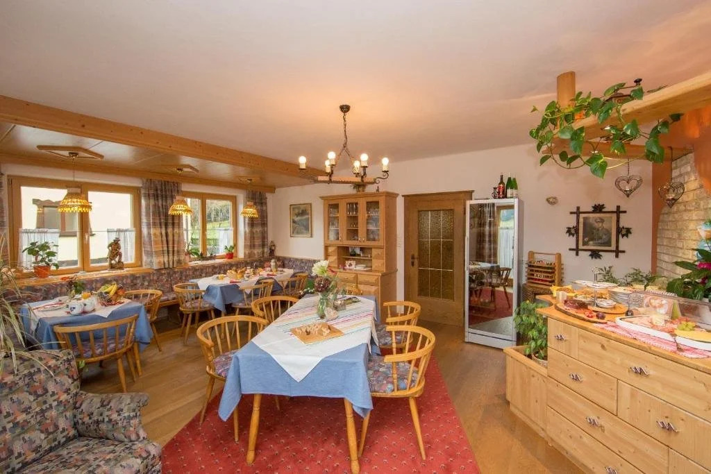 Hölzl Bed & Breakfast
