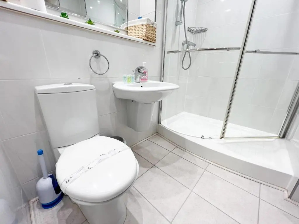A Spacious Flat with Character - Private Car Space