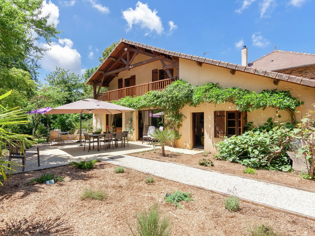 Spacious farmhouse with private heated pool in a rustic garden