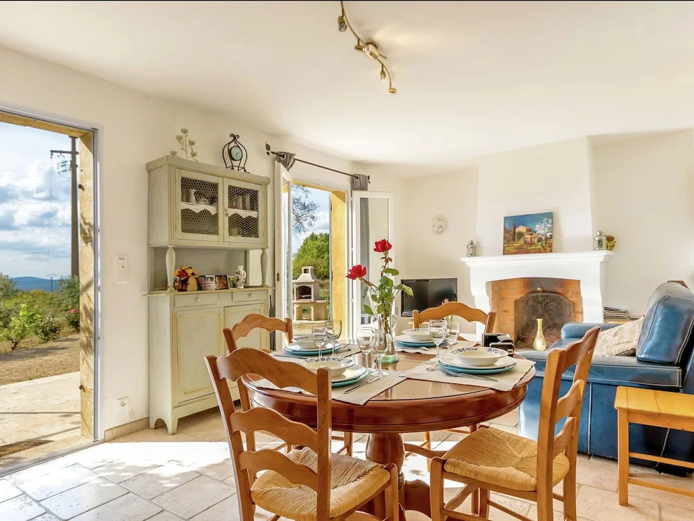 Detached Holiday Home Near the Truffle Capital of Aups, With a Shared Swimming Pool