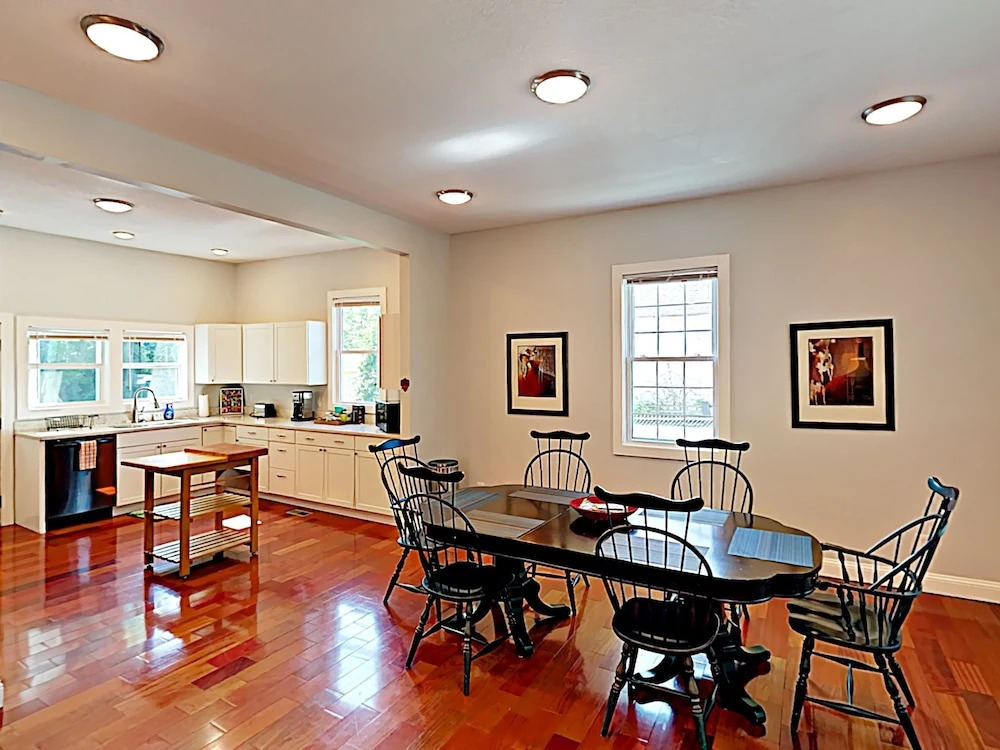 7 3rd Street Home 2 Bedrooms 2 Bathrooms Home