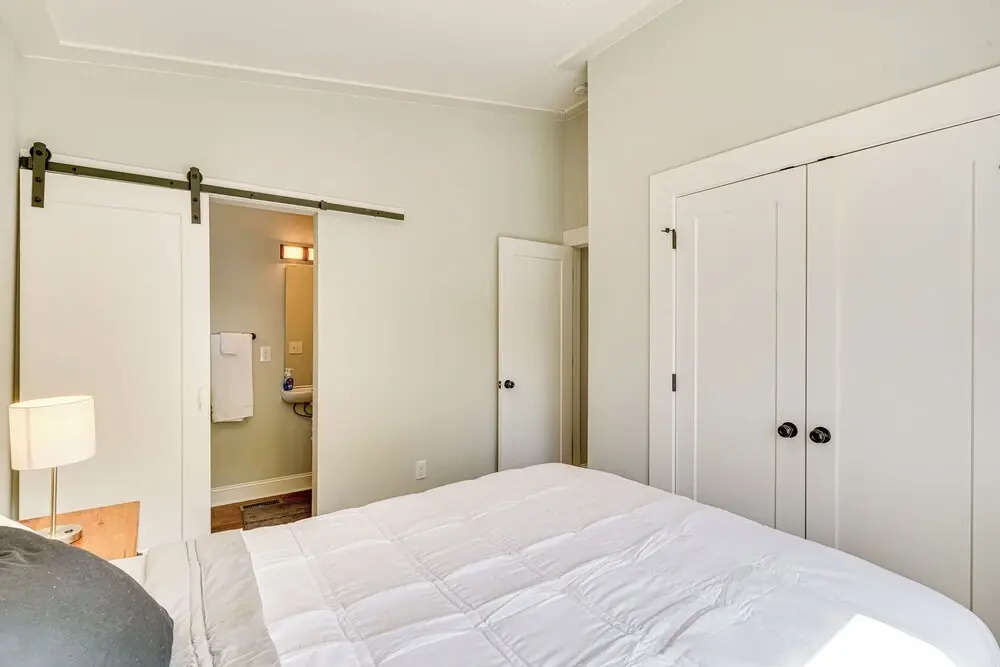 3 Mi to Duke: Downtown Durham Cottage!