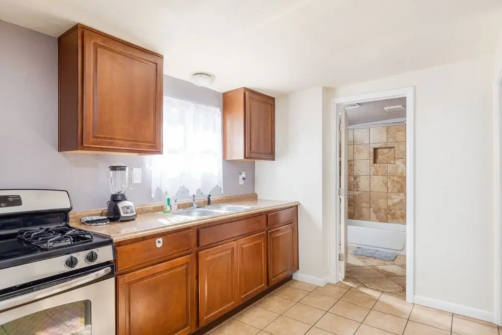 Spacious, Exquisite 4-bed Home in Tucson