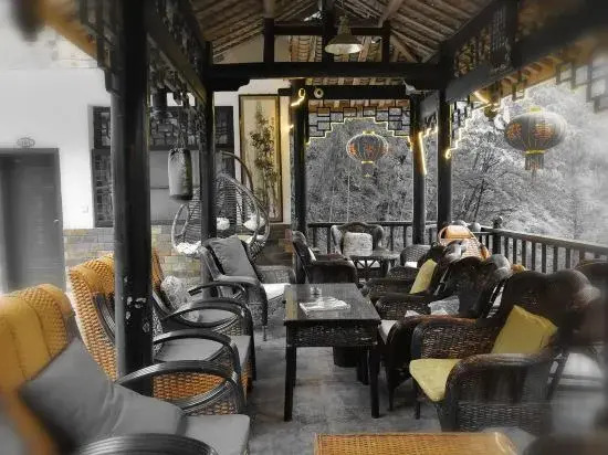 Mount Qingcheng Shanlishan Secret Forest Hot Spring Homestay