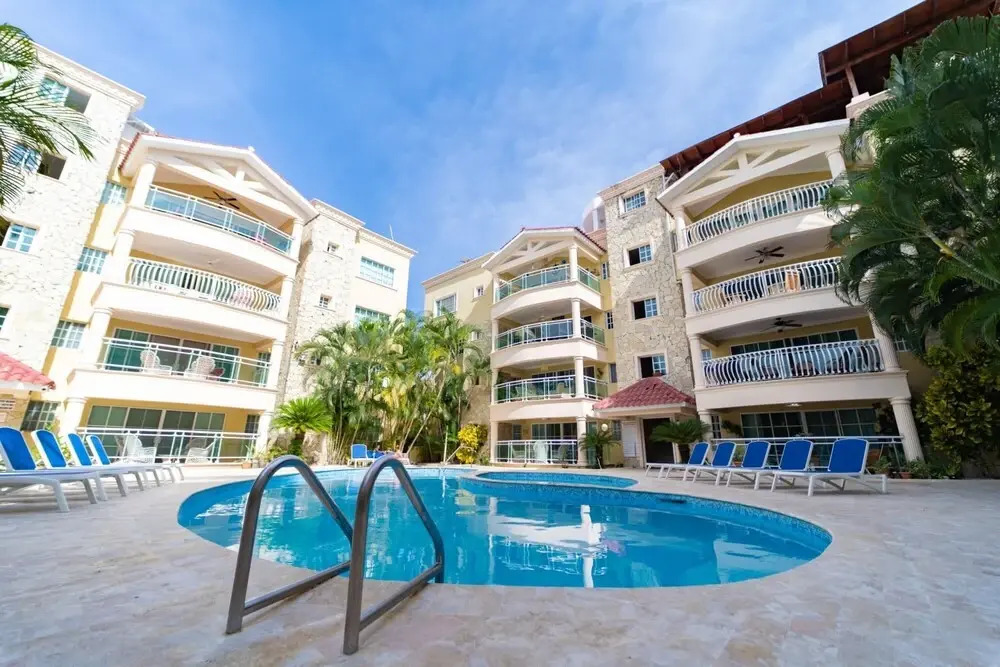 Beach and Pool Views on Los Corales Beach Bh101