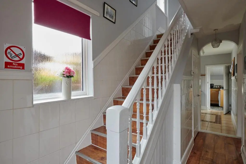Maintenance, Transport, Medical Teams Bargain, 3 Bed Detached House, Mold, Sleeps 1 to 5