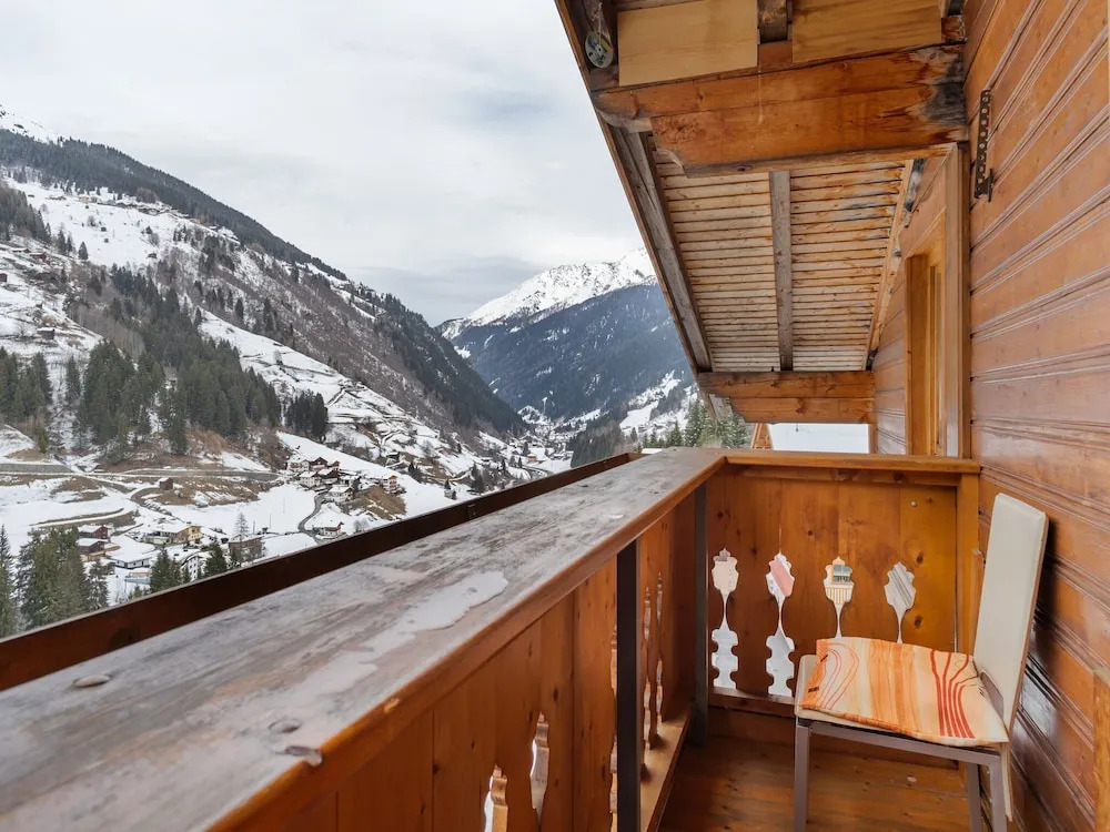 Plush Holiday Home in See im Paznauntal With Balcony