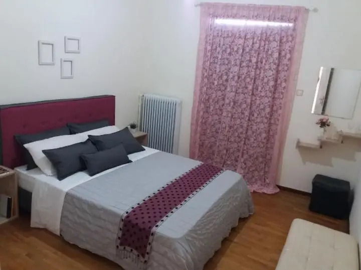 Comfortable 4th fl flat ideal for up to 8 people