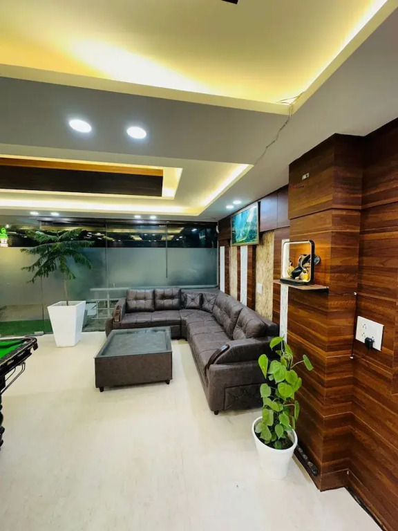 V Rooms