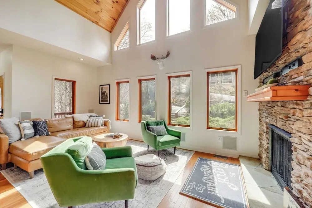Deck + Scenic Views: Beech Mtn Group Getaway