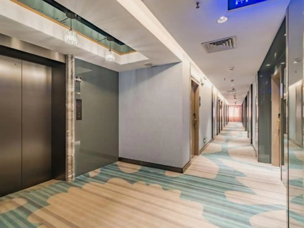 Veee Hotel