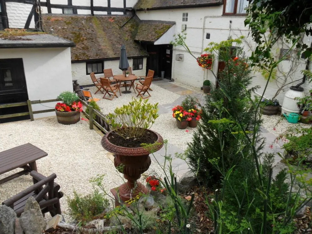 The Crown Country Inn