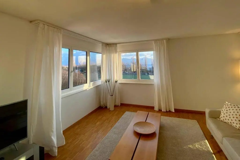 Your bright and spacious apartment by the lake