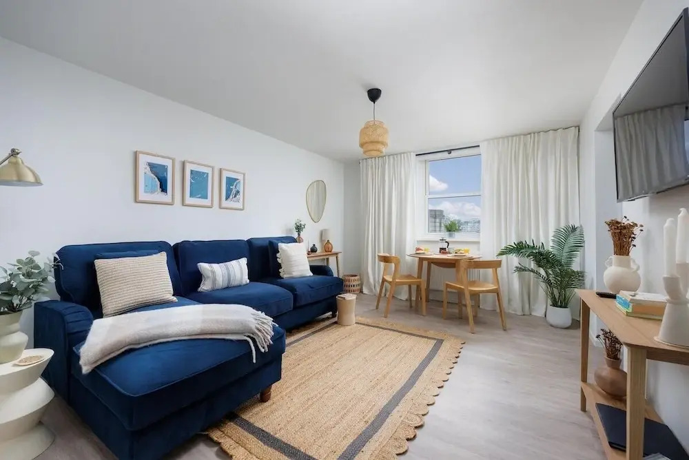 Luxury First Floor 2 bed Apartment