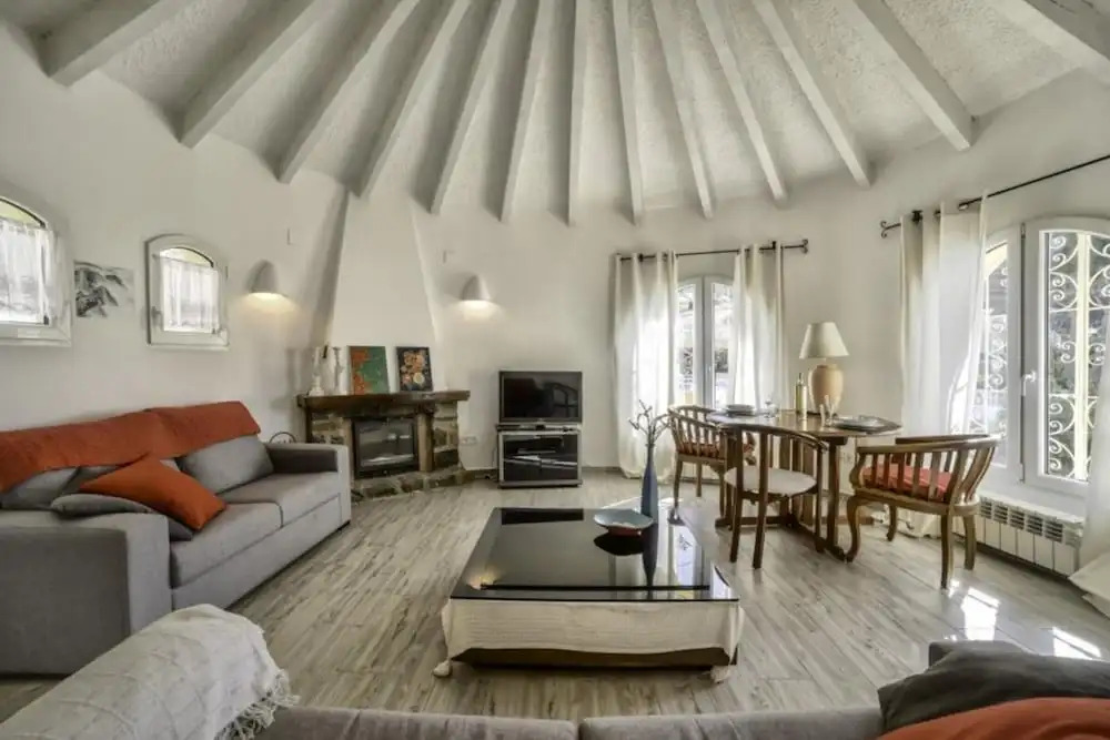 Villa - 4 Bedrooms with Pool and WiFi - 104963