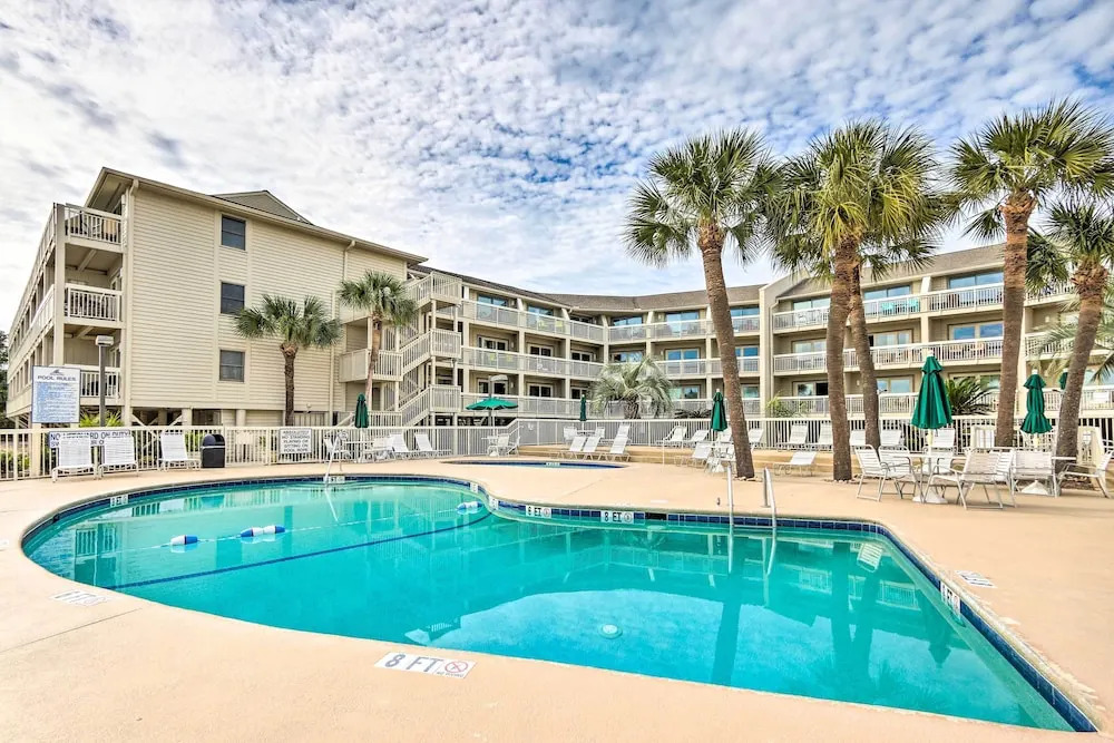 Walk to Bars & Shops: Resort Condo in Hilton Head!