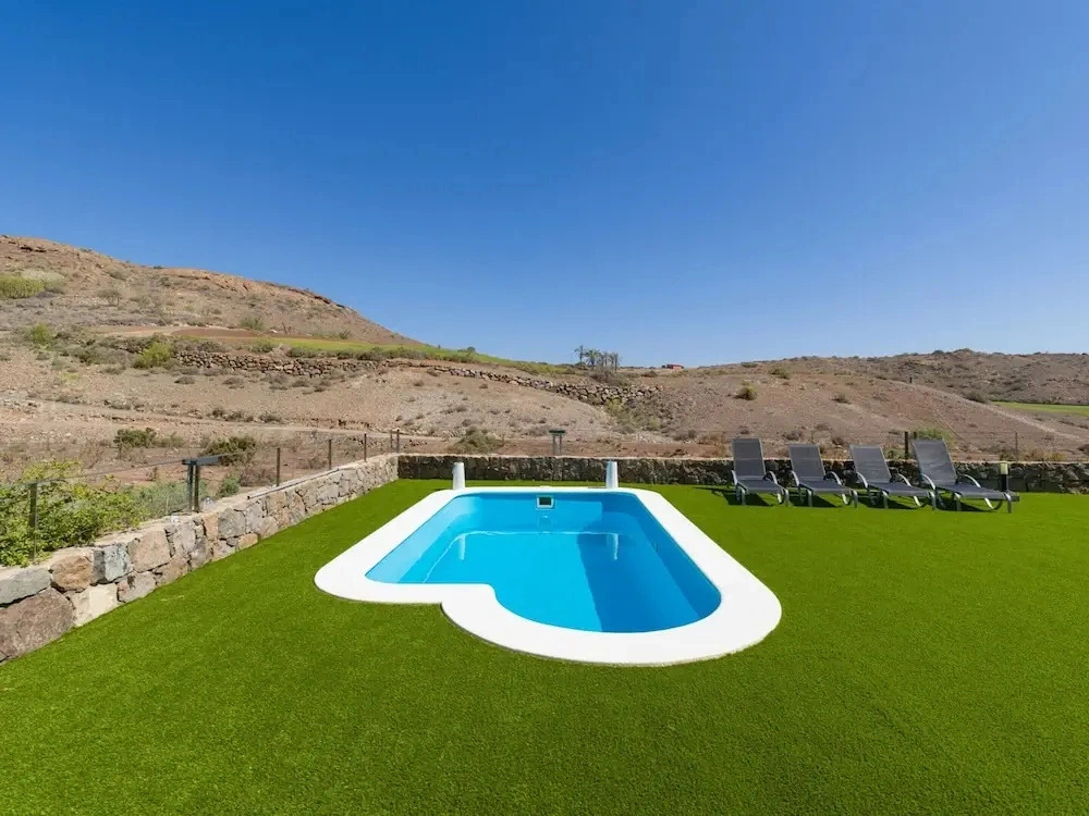 Chalet in Salobre With Private Heated Pool