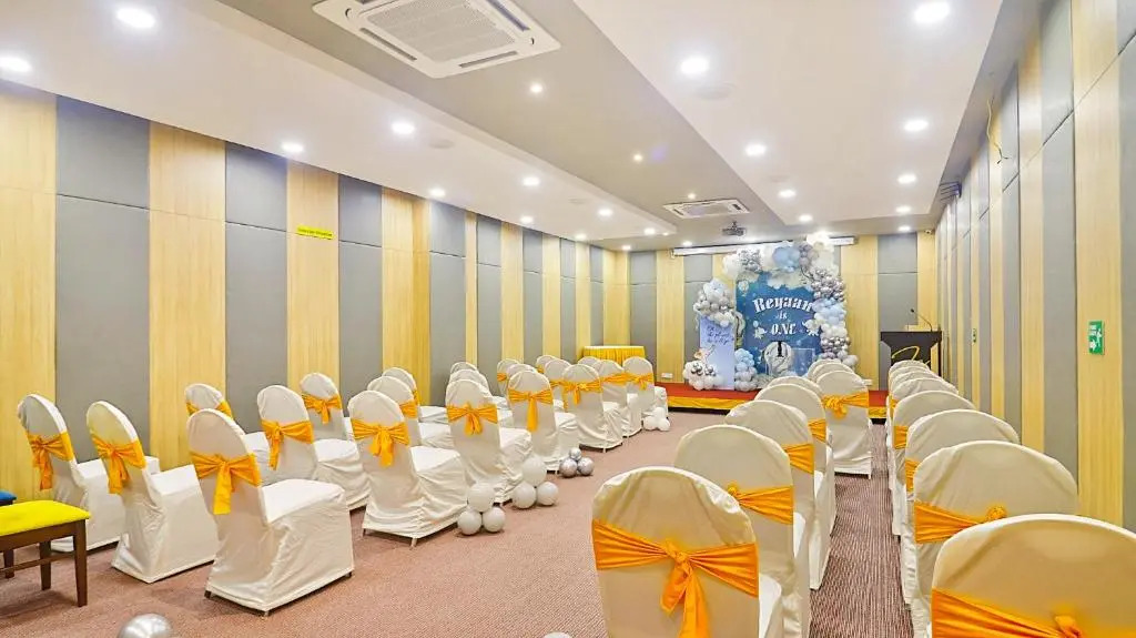 FabHotel Eminent Suites Gachibowli