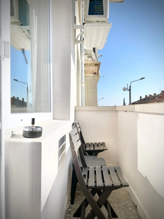 Business & Family Apartment for 6 Guests with Free Parking