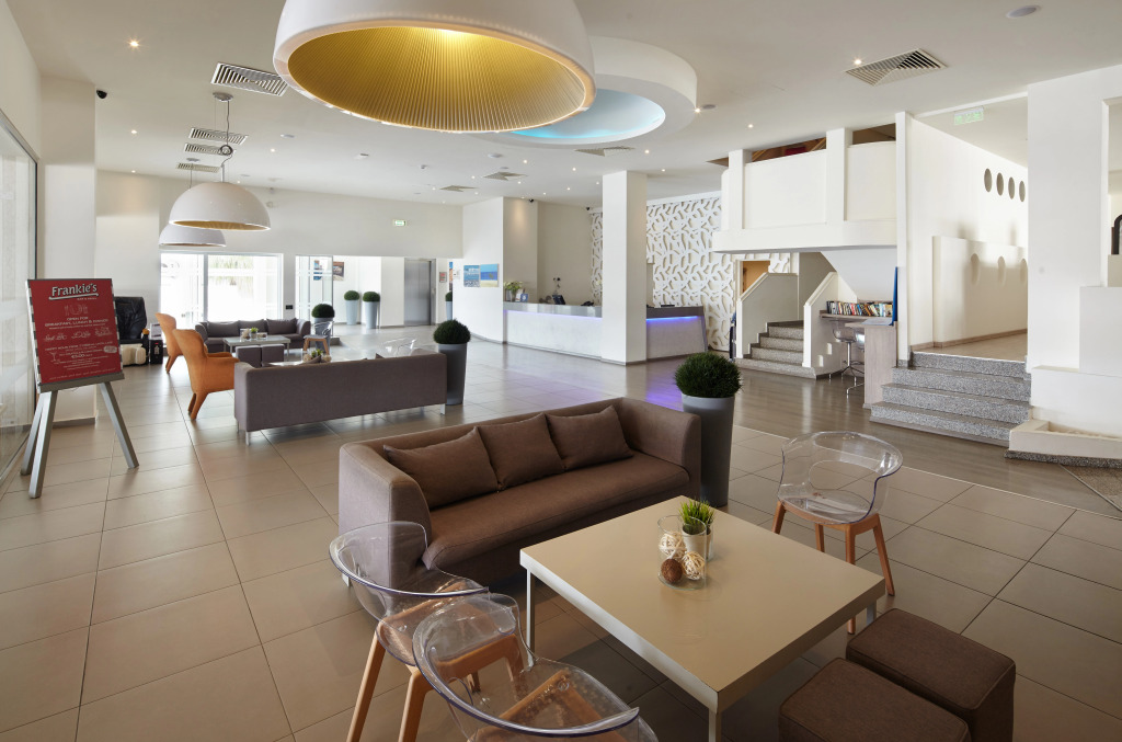Melpo Antia Hotel & Suites