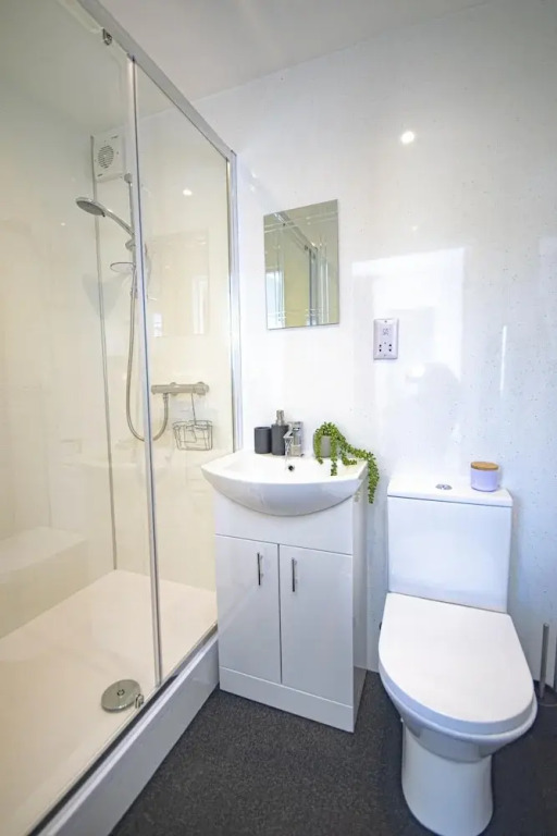 Daniel Chambers Lovely Self-catering Apartment Located Within a Beautifully Renovated Building