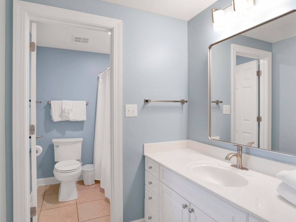 Admirals Quarters 1402- Beachfront 3 Bedrooms 3 Baths Sleeps 8