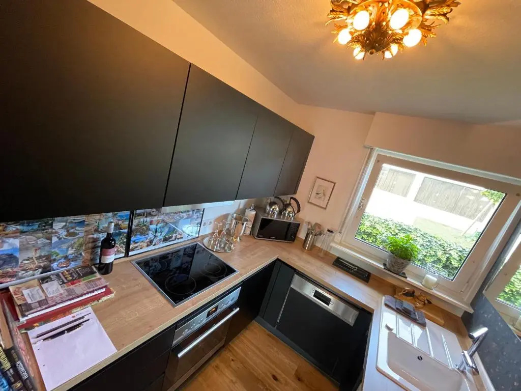 Appartement Region Esslingen - Nähe Messe - Flughafen - Stuttgart - Wohnen und Arbeiten auf Zeit in 120m2 Wohlfühlatmosphäre - ab 3 Übernachtungen - geeignet für 4 Personen - Beistellbett möglich - Kinder und Tiere willkommen - Garage für e-bikes