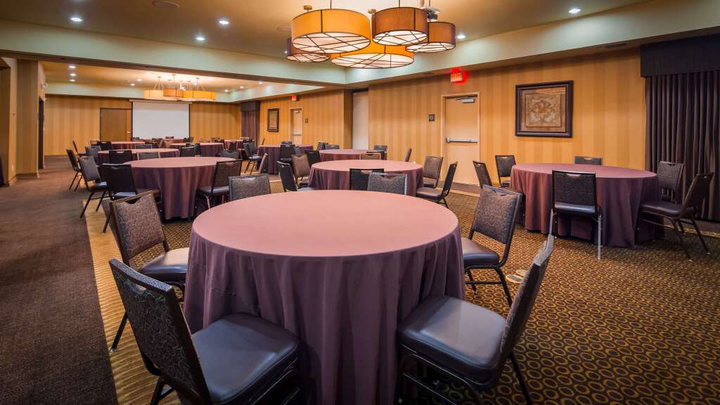 Best Western Plus Christopher Inn & Suites
